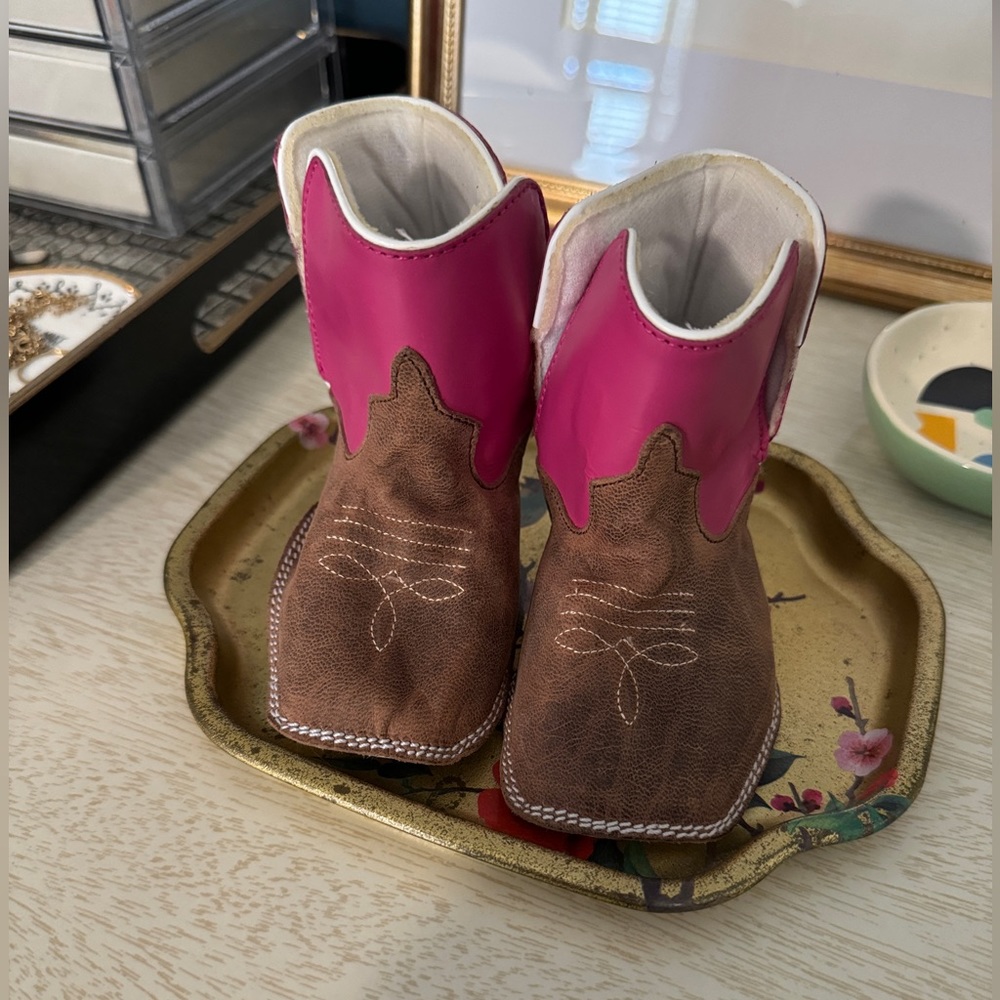 Infant-toddler Miron Crosby booties